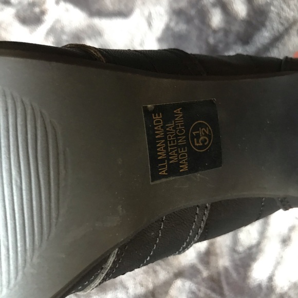 Black heels - Picture 3 of 4